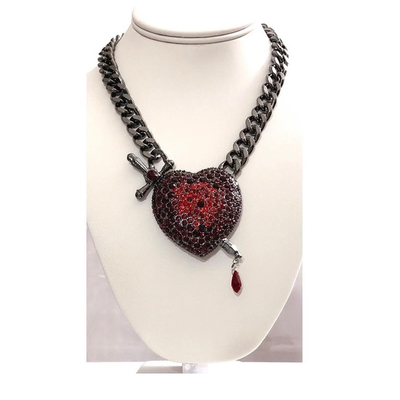 NWT Betsey Johnson 💋GLAMPIRE HEART DAGGER Hematite Tone Red Stones Necklace - Picture 4 of 6